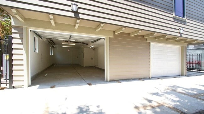 Building Photo - 1162 W 29th St Los Angeles, CA 90007