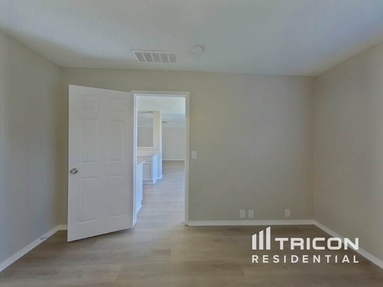 Building Photo - 1310 Cloyne Dr