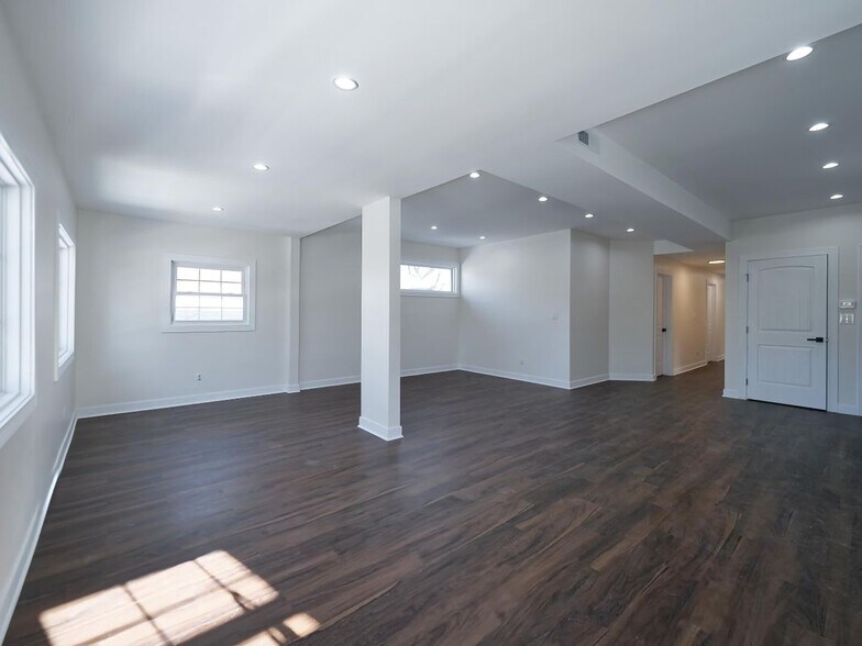 Building Photo - 149 N Waller Ave