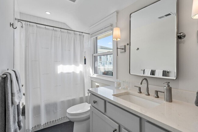 Building Photo - Luxury 12 South Living! $13,000 per month lease. 6 Bed 6 Bath with Great Outdoor Space and Bonus ...