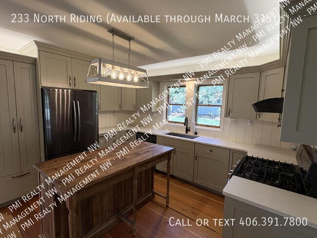 Building Photo - 233 N Riding