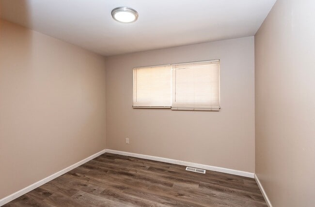 Building Photo - Lovely 3 Bedroom 2 Bathroom Home