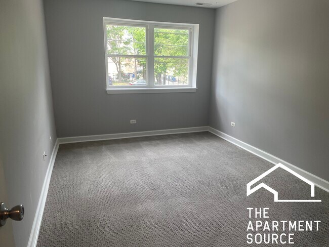Building Photo - 6954 N Greenview Ave