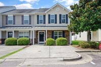 Building Photo - End Unit Townhome in Great Location!