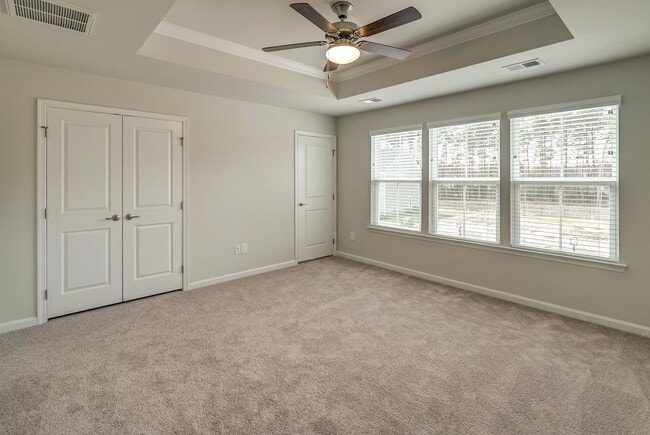 Building Photo - Wonderful townhome
