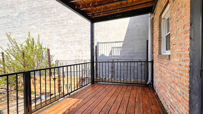 Building Photo - 808 N Sacramento Blvd