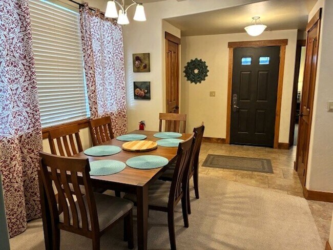 Building Photo - Summer Seasonal Rental - The Cache at Union Creek #3-101