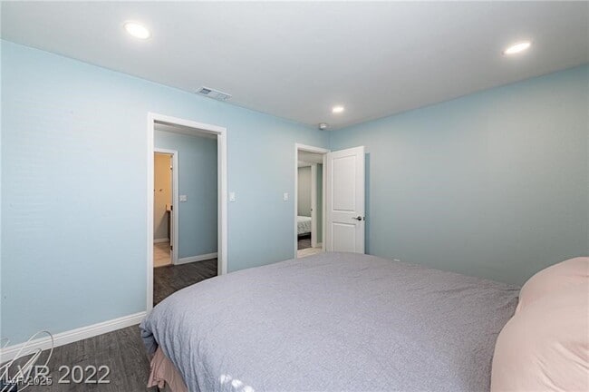 Building Photo - 6420 W Alomar Ave