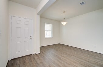 Building Photo - 8414 Beacon Bay Cir