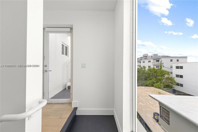 Building Photo - 1966 Biarritz Dr