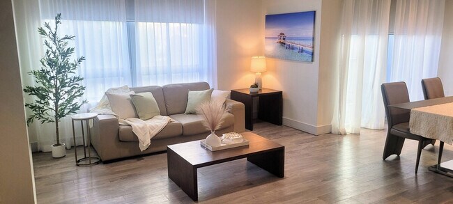 Building Photo - 350 New York St