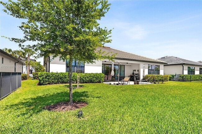 Building Photo - 4549 Pinehurst Trl W