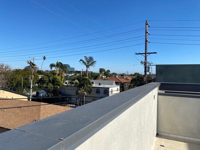 Rooftop City View - 1854 Stoner Ave