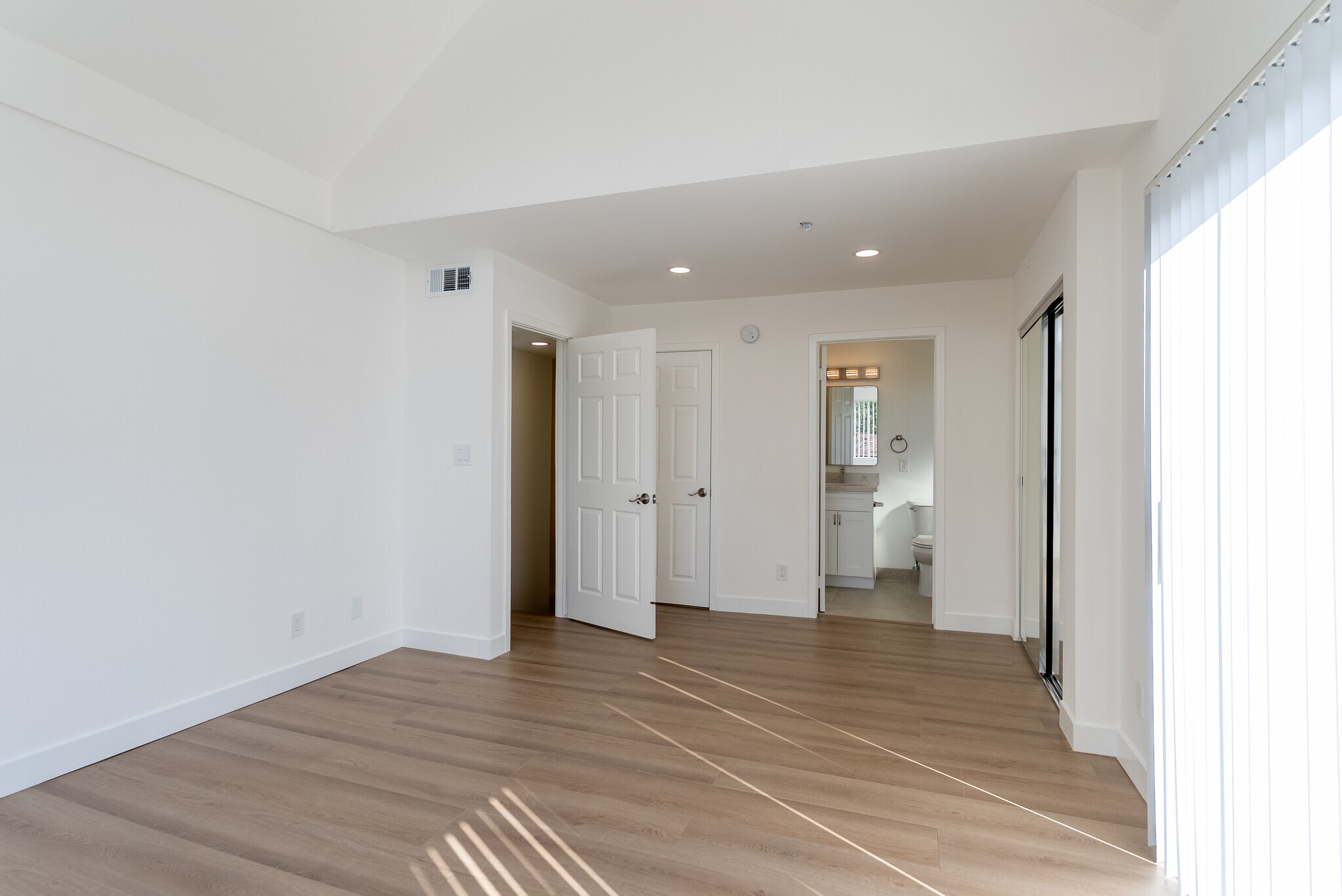 Building Photo - 123 S Roosevelt Ave