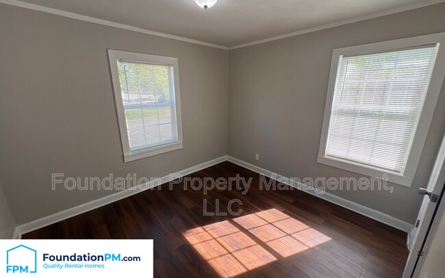 Building Photo - 2303 Longstreet Dr