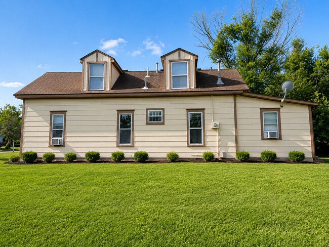 Building Photo - 931-933 S Kansas