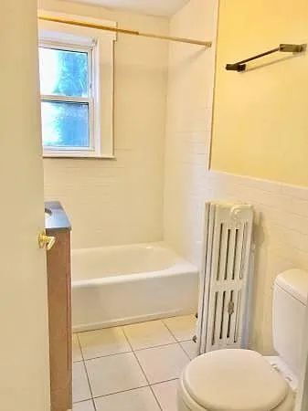 Building Photo - Spacious 2 BED 1 BATH close to Forest Hills Train Station