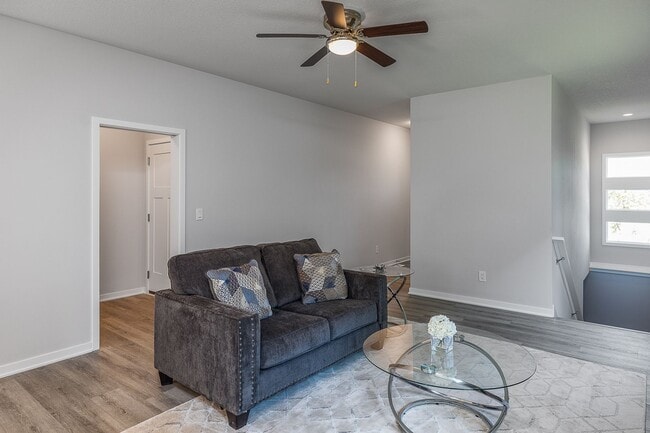 Building Photo - Great 3 Bedroom Single-Family Home in Urbandale