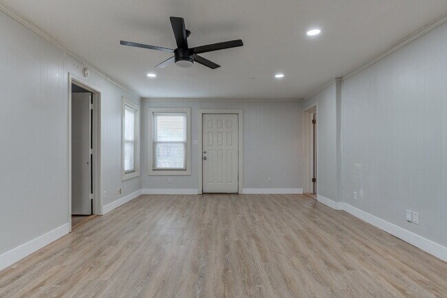 Building Photo - 4 Bed 3 Bath Pre-lease in Central Lubbock!!!
