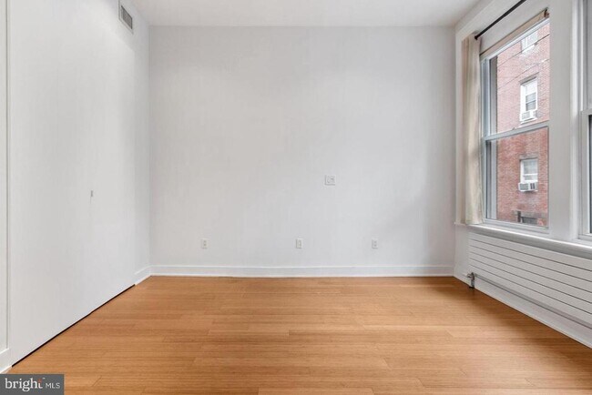 Building Photo - 727 S 7th St
