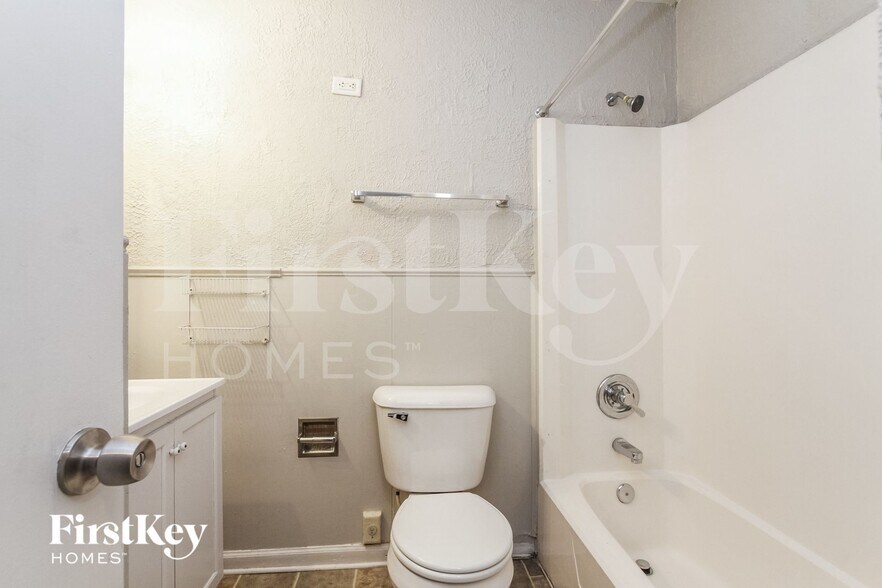 Building Photo - 416 Ada Ln