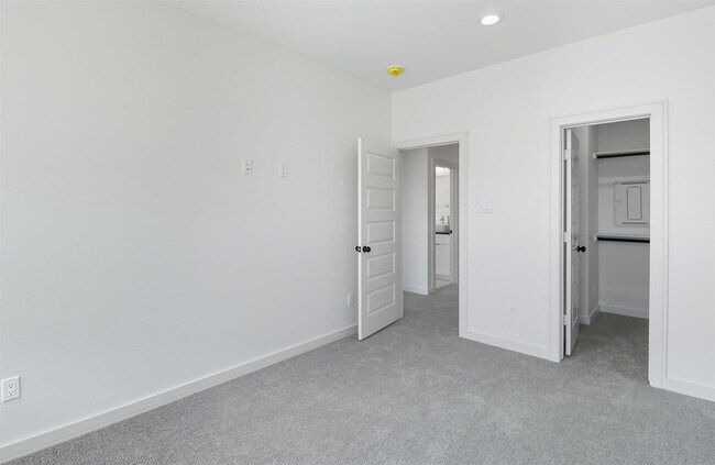Building Photo - 2929 El Fenice Ln