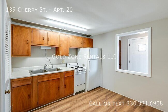 Building Photo - 139 Cherry St