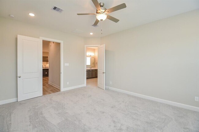 Building Photo - 13807 San Pasqual Pointe Dr