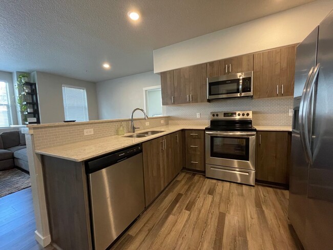 Building Photo - Bright 2Bd 2Ba Beaverton Condo!! By Nike, ...