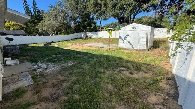 Building Photo - 545 Oak Dr