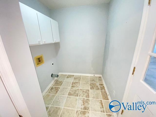 Building Photo - 826 Crestview Dr