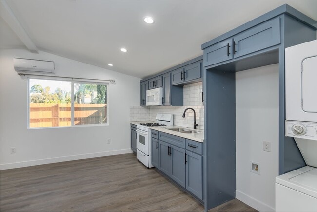 Building Photo - Charming One Bedroom ADU in Reseda