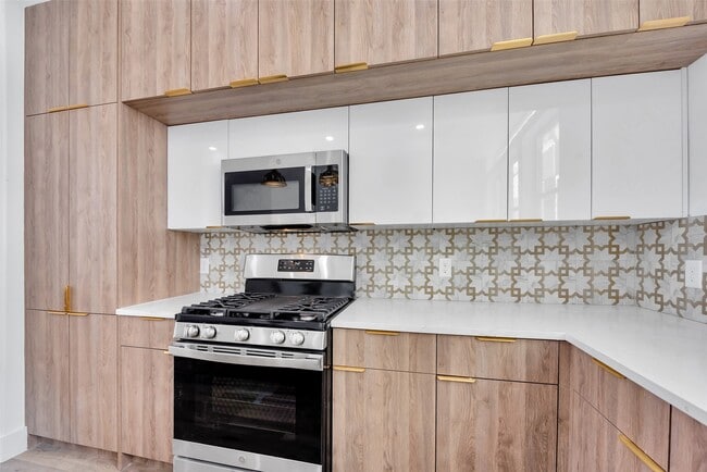 Building Photo - 1805 Emir St