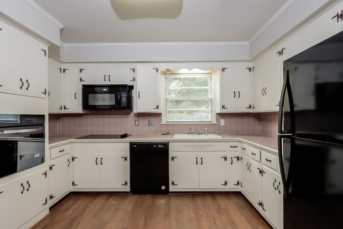 Building Photo - 937 Green Forest Ct