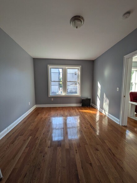 Building Photo - 43 W 29th St