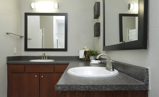 Building Photo - 2 bedroom in Houston TX 77064
