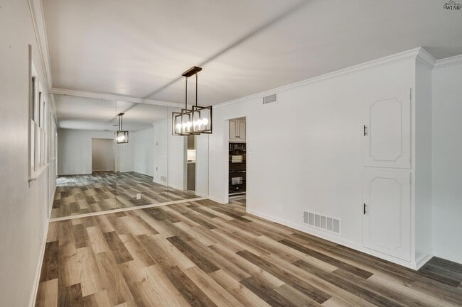 Building Photo - 2108 Granada Dr