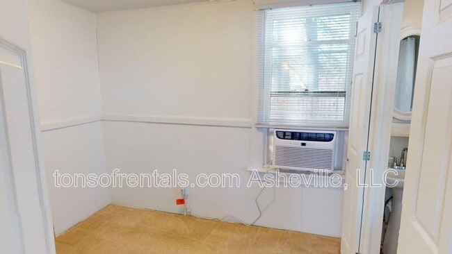 Building Photo - 326 Spring St