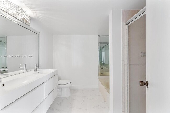 Building Photo - 600 Parkview Dr