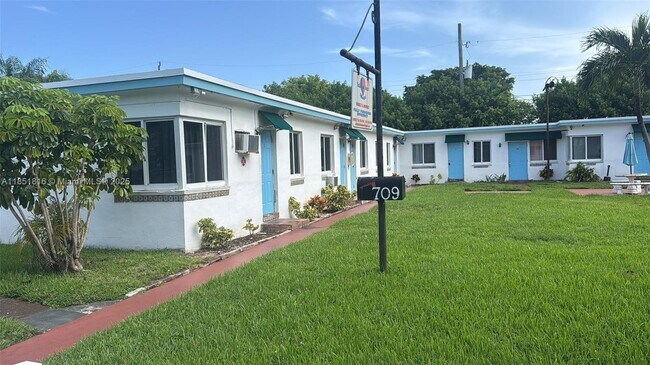 Primary Photo - 709 NE 2nd Ct