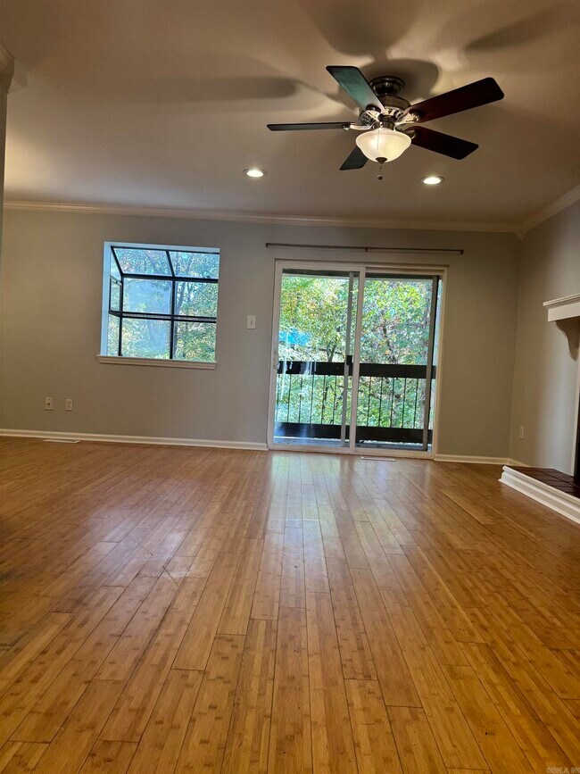 Building Photo - 301 Kings Row Dr