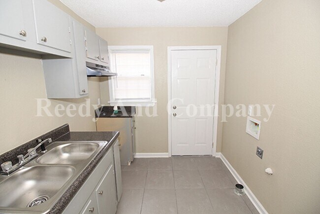 Building Photo - 91 Eastview Dr