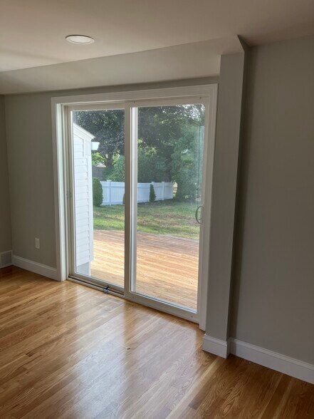 Building Photo - 28 Redwood Dr