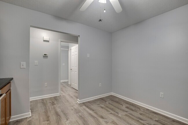 Building Photo - 103 Pinewood Dr