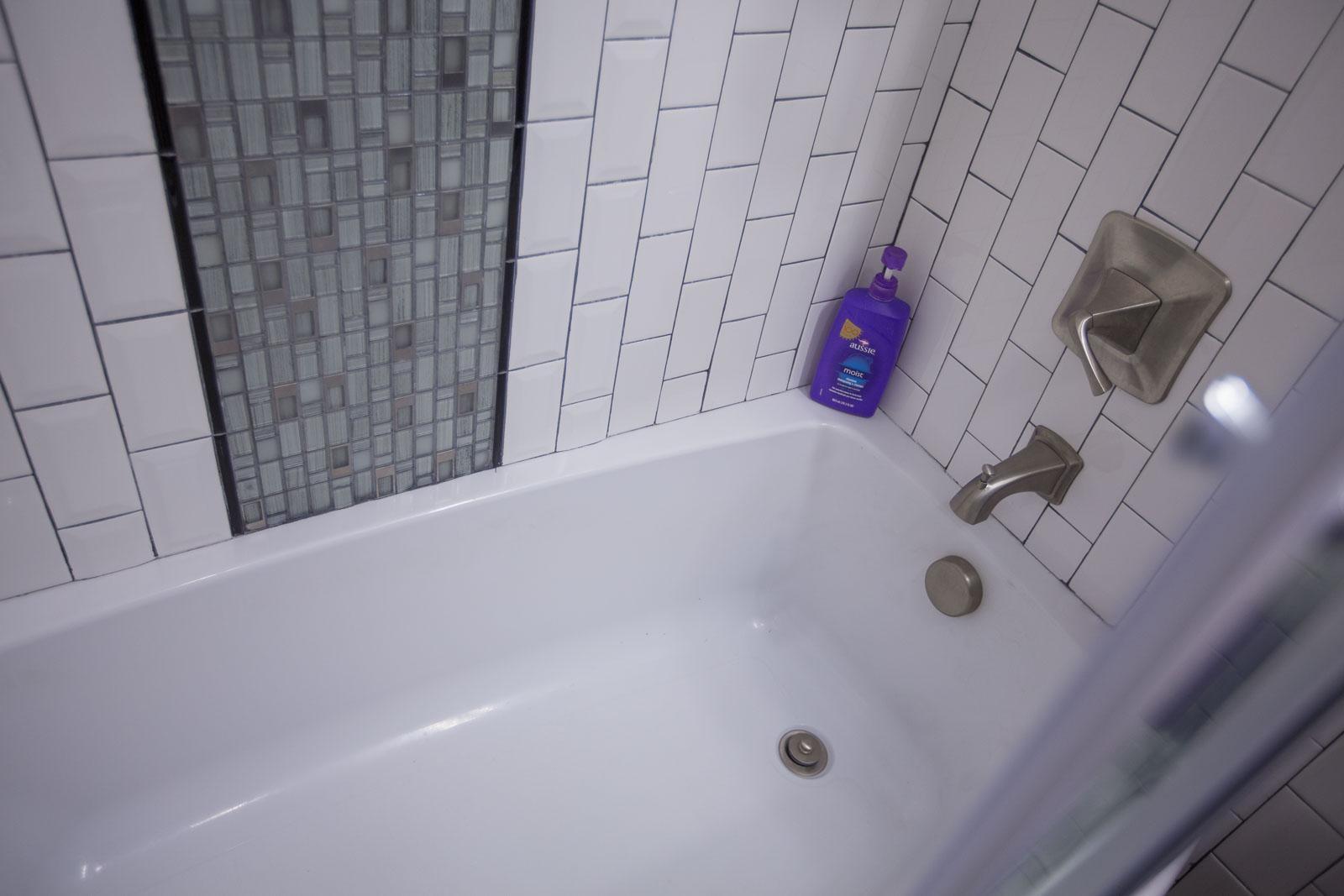 Full bath tile - 3000 Golden Rd