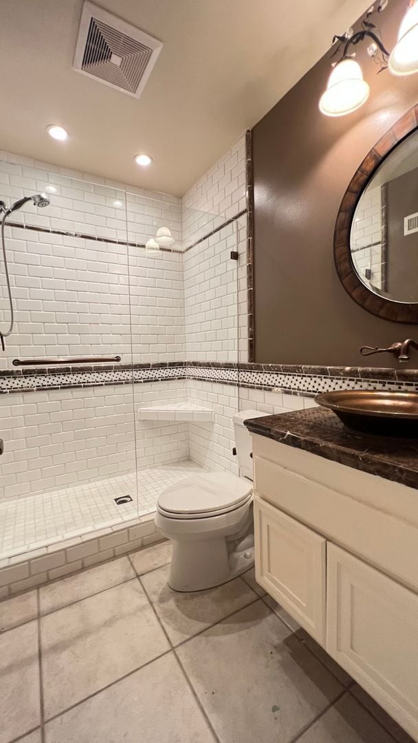 Building Photo - Wonderful 4 Bedroom 3 Bathroom Villa Park ...