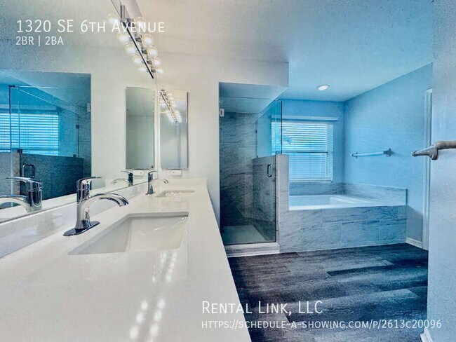 Building Photo - 1320 SE 6th Ave