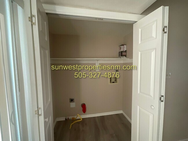 Building Photo - 1701 E Cliffside Dr