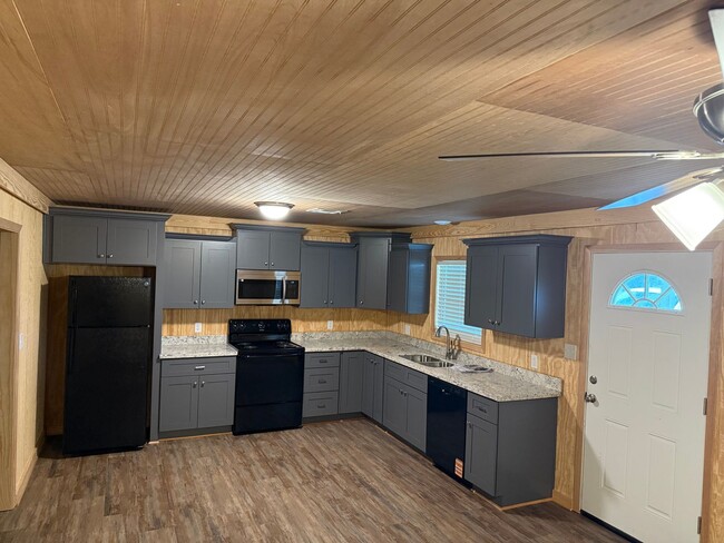 Building Photo - Newly Remodeled Home for lease