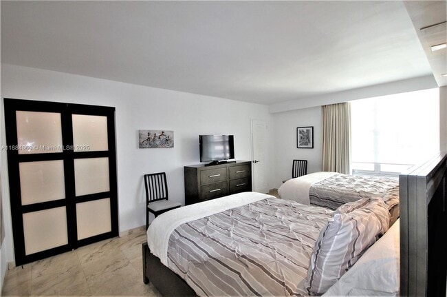 Building Photo - 5161 Collins Ave